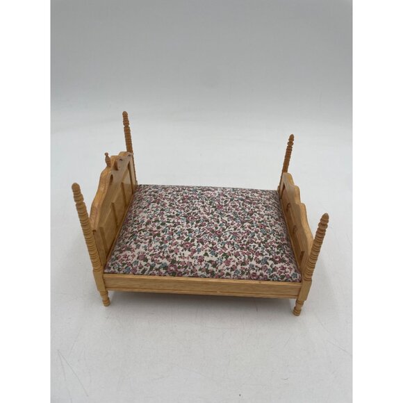 Decorative Miniature Wooden Bed Floral Mattress Dollhouses 5x2x5approx. - Picture 4 of 8